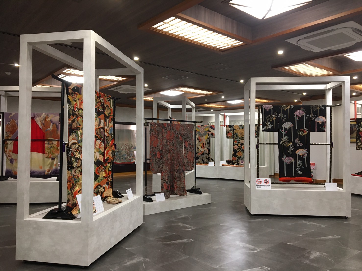 郡山市熱海町に「日本きもの美術館」がオープンしました。